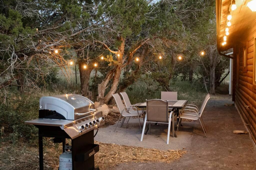 A Cozy Escape In Tijeras-hot Tub-game Room-pet Friendly! *