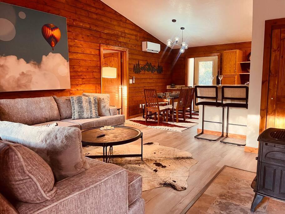 A Cozy Escape In Tijeras-hot Tub-game Room-pet Friendly! Tijeras