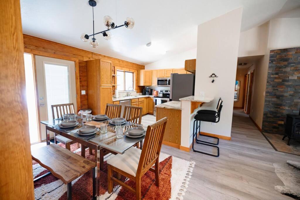 A Cozy Escape In Tijeras-hot Tub-game Room-pet Friendly!