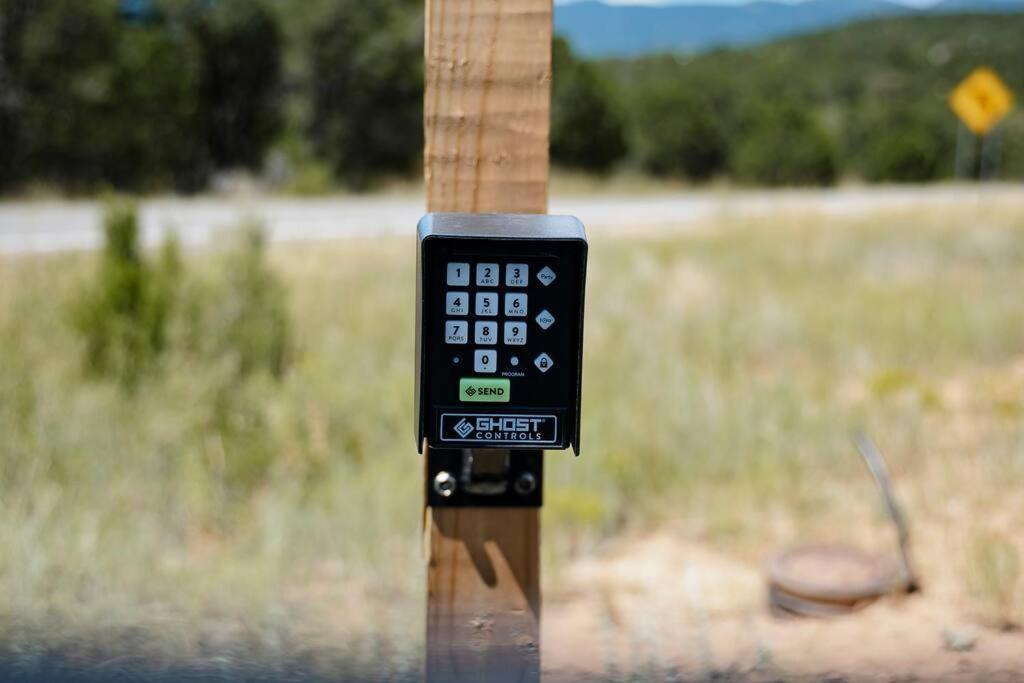 A Cozy Escape In Tijeras-hot Tub-game Room-pet Friendly! *