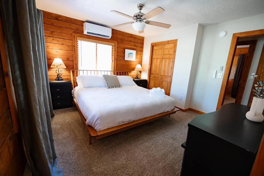 A Cozy Escape In Tijeras-hot Tub-game Room-pet Friendly! * Tijeras