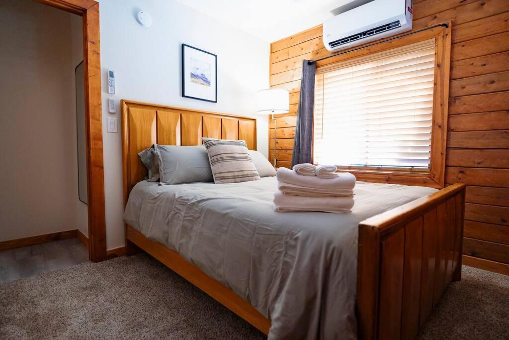 A Cozy Escape In Tijeras-hot Tub-game Room-pet Friendly! *