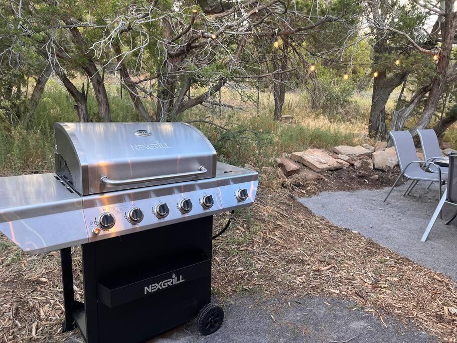 A Cozy Escape In Tijeras-hot Tub-game Room-pet Friendly!