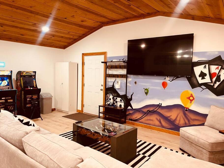 A Cozy Escape In Tijeras-hot Tub-game Room-pet Friendly! *